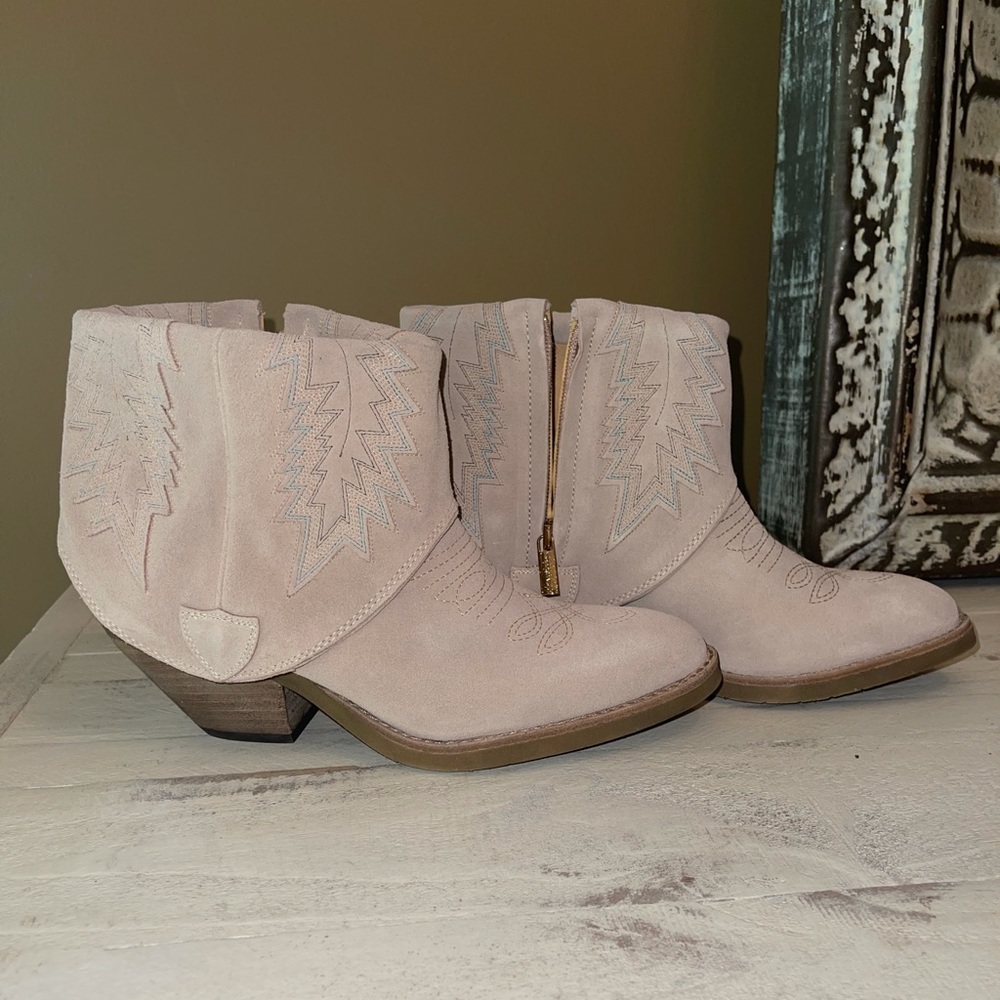 Ankle bootie